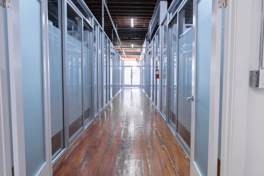 More Photos Of 1800 Essex St, Los Angeles Light Distribution For Lease