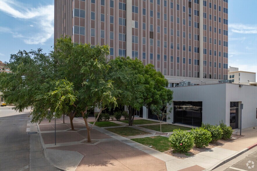 More Photos Of 4000 N Central Ave, Phoenix Office For Lease