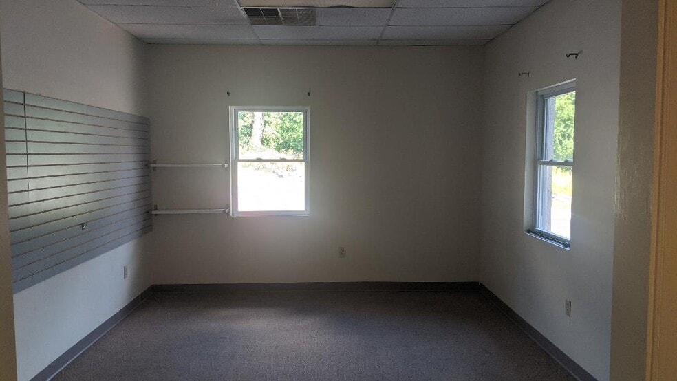 More Photos Of 1494 N Charlotte St, Pottstown General Retail For Lease