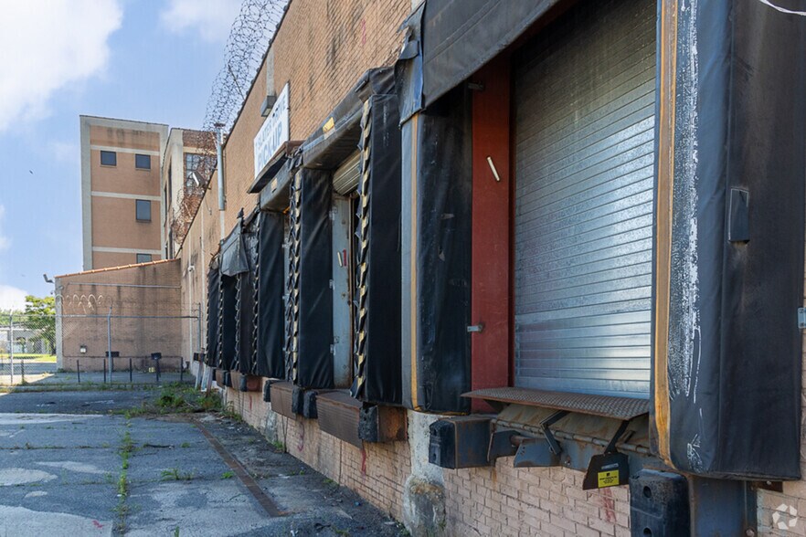 More Photos Of 7 Slater Dr, Elizabeth Warehouse For Lease