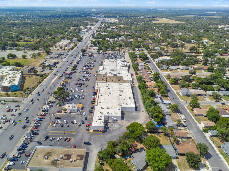 More Photos Of 907-1015 S WW White Rd, San Antonio Freestanding For Lease