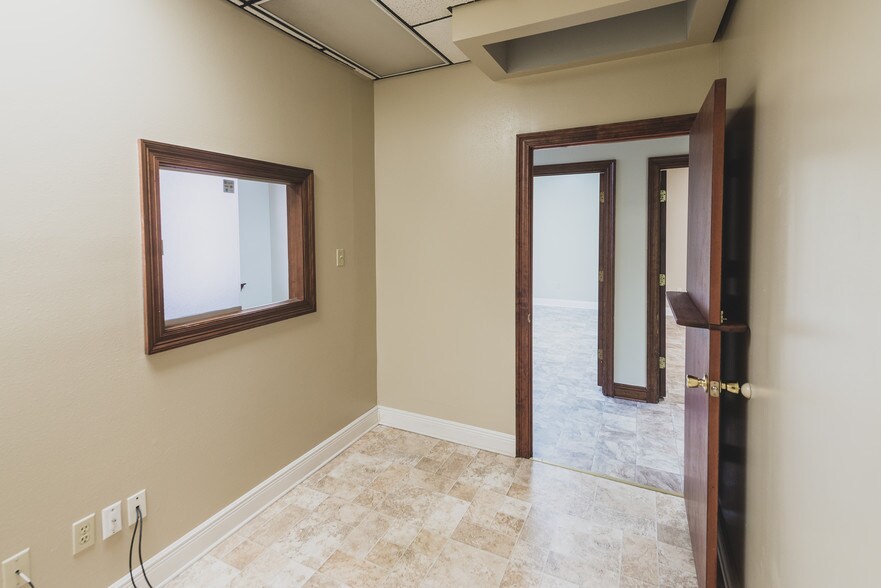 More Photos Of 2002 20th St, Kenner Office For Sale