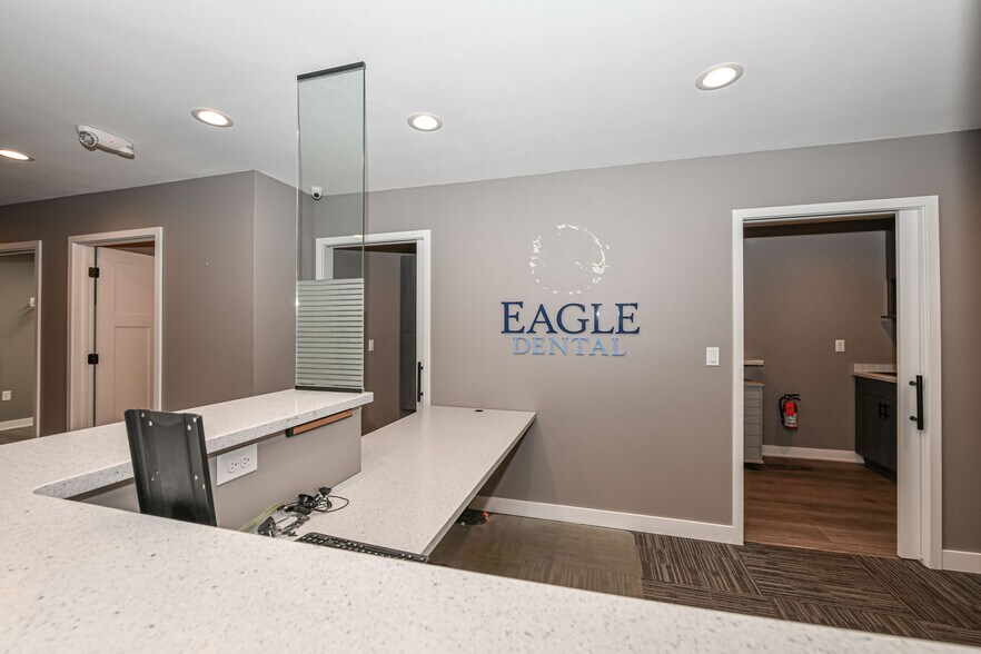 More Photos Of 114 Grove St, Eagle Medical For Lease