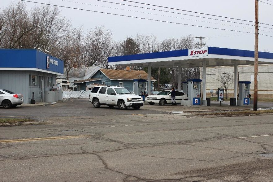 More Photos Of 3910 Fenton Rd, Flint Convenience Store For Sale
