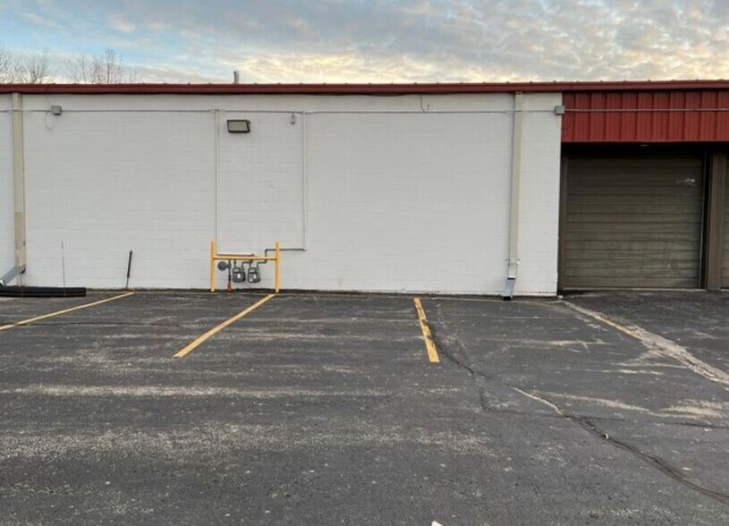More Photos Of 2418 Industrial Dr, Neenah Light Distribution For Lease
