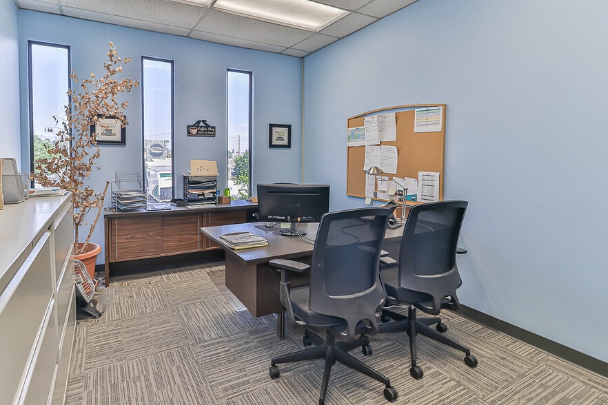 More Photos Of 1625 Riverside Dr, Los Angeles Warehouse For Lease