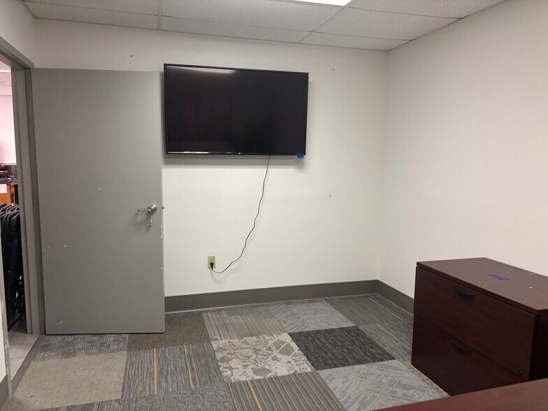 More Photos Of 504 Capital Cir SE, Tallahassee Office For Lease