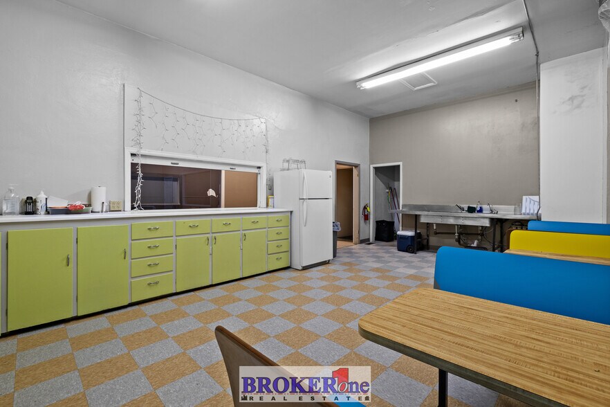 More Photos Of 225 N Wolcott St, Casper Flex For Lease