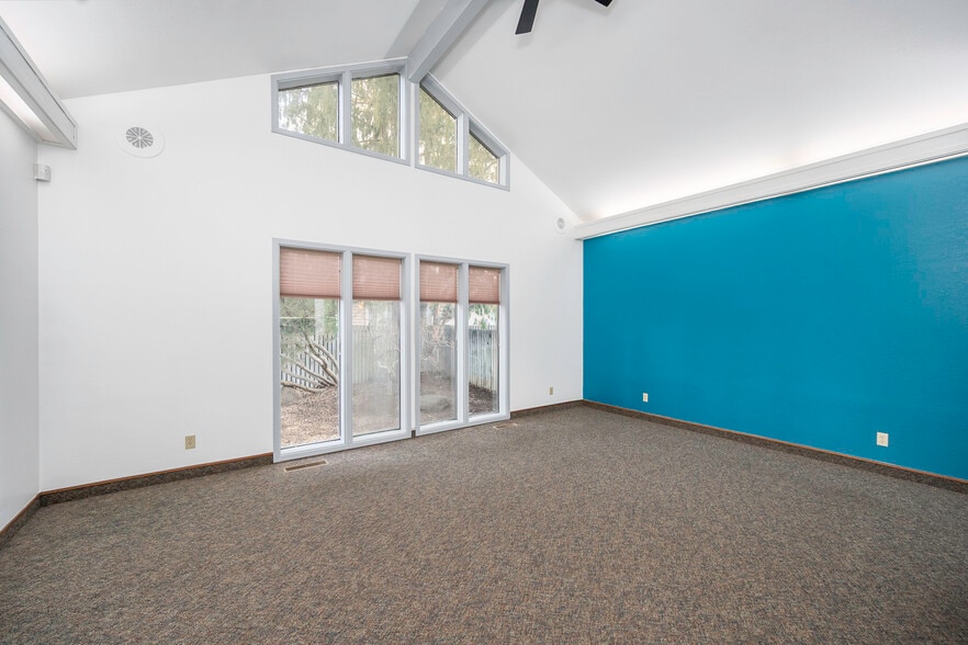 More Photos Of 1336 E Hunter Pl, Moses Lake Office For Sale