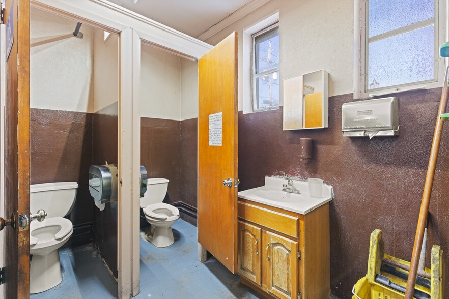 More Photos Of 35 4th Ave, Hawthorne Industrial For Sale