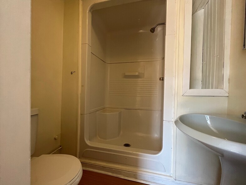 More Photos Of 4-6 John St, Waterbury Apartments For Sale