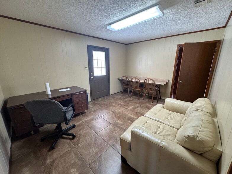 More Photos Of 10408 State Highway 64 E, Tyler Theater Concert Hall For Sale