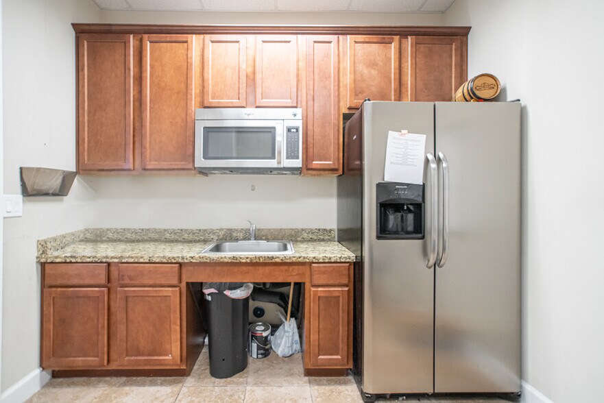 More Photos Of 2219 Sawdust Rd, The Woodlands Office For Sale