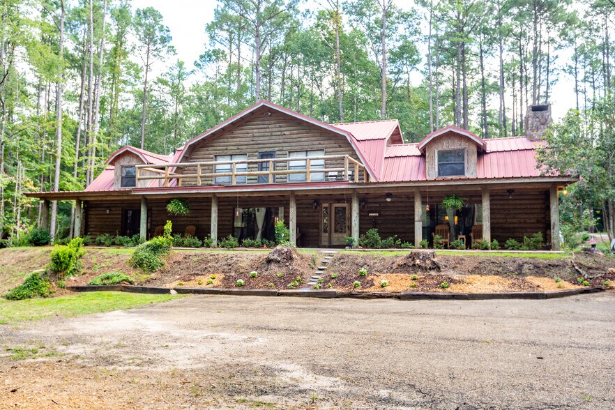 More Photos Of 4032 Highway 48 W, Mccomb Specialty For Sale
