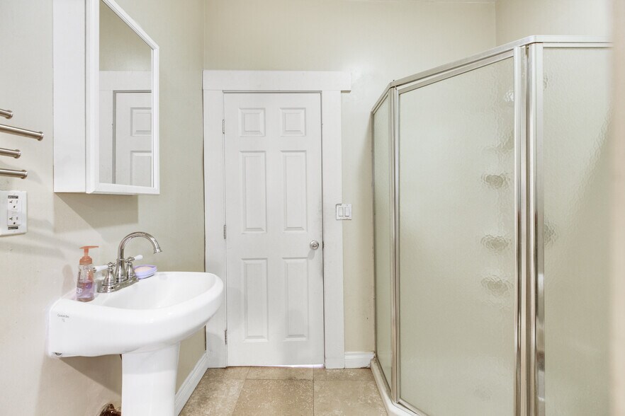 More Photos Of 1562 N Lake Ave, Pasadena Apartments For Sale