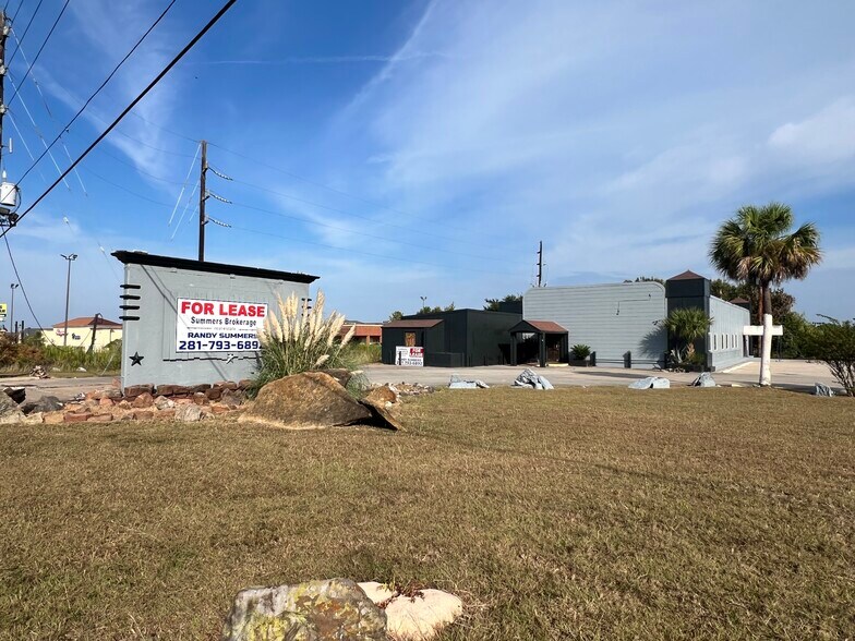 More Photos Of 10630 Commerce Row, Montgomery Restaurant For Lease