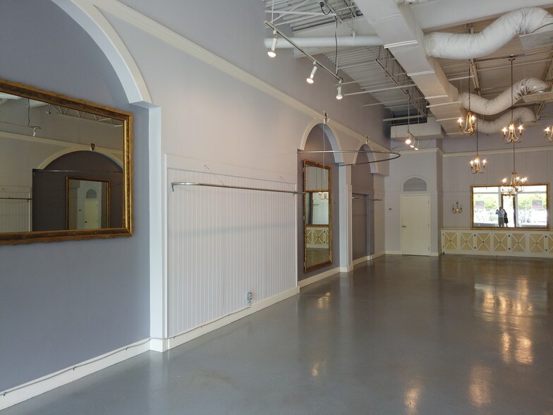 More Photos Of 164 Market St, Charleston Unknown For Lease