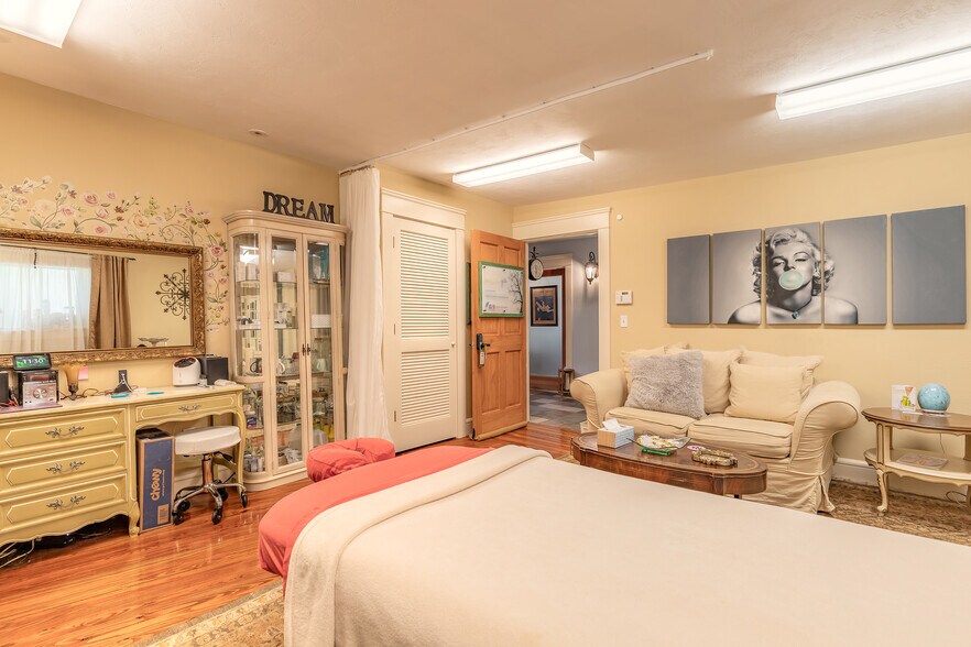 More Photos Of 1112 Riverside Dr, Holly Hill Storefront Retail Office For Sale