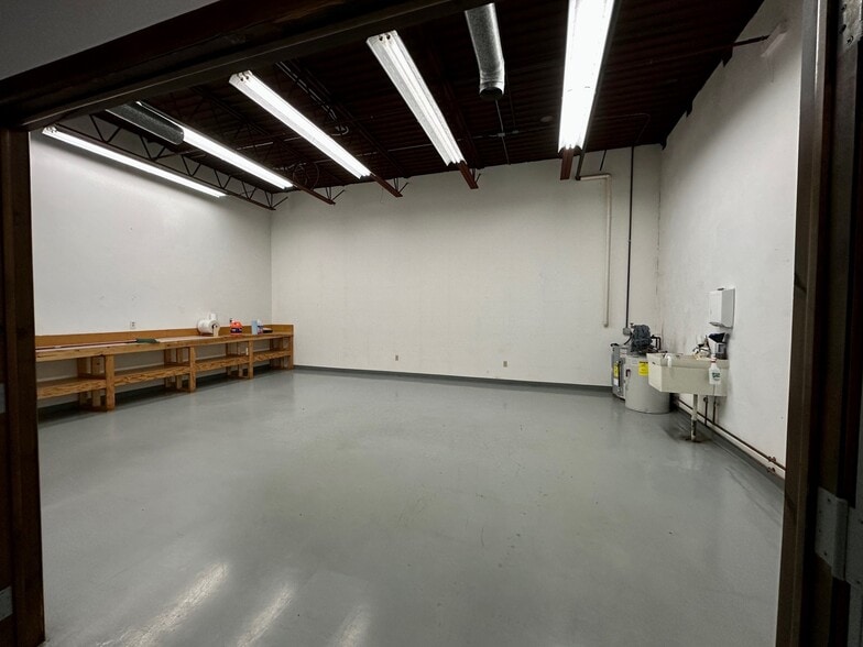 More Photos Of 4030 Simon Rd, Youngstown Manufacturing For Sale