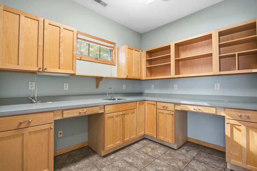 More Photos Of 1700 18th St, Charleston Office For Sale