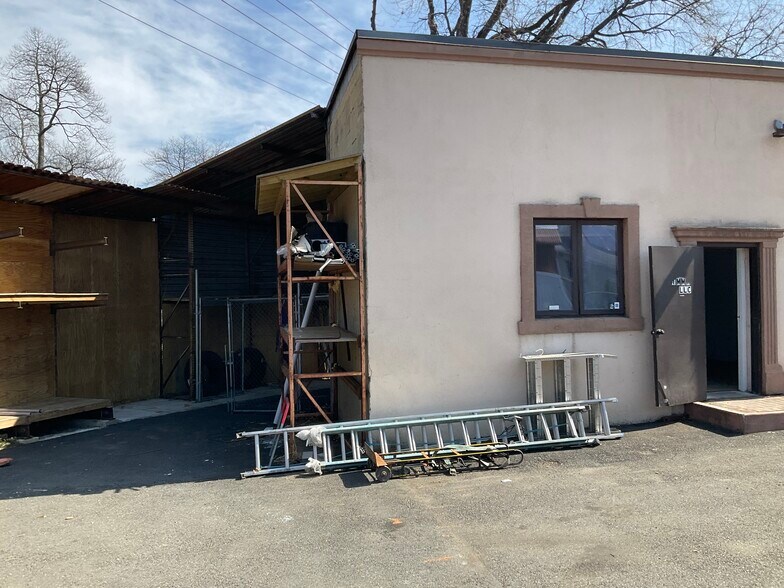 More Photos Of 1 Sago St, Clifton Flex For Lease