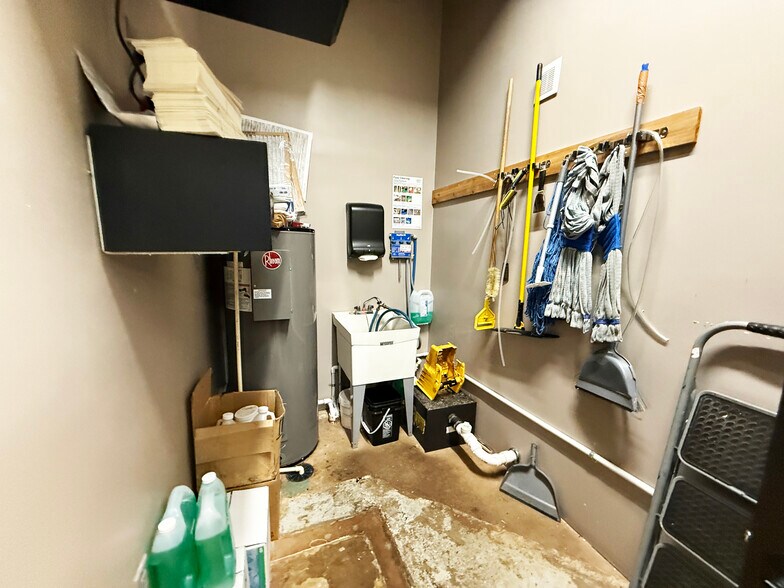 More Photos Of 314 Smith Ave, Thomasville Restaurant For Sale