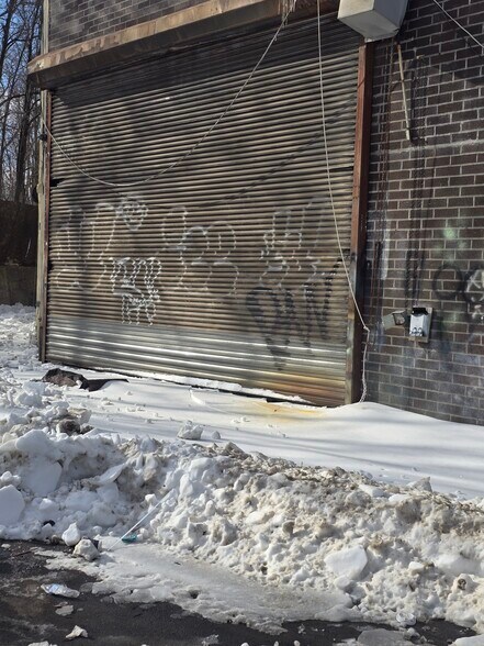 More Photos Of 1020 E 48th St, Brooklyn Warehouse For Lease