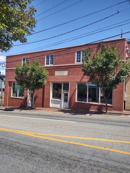 More Photos Of 400 5th St, Lynchburg Storefront For Lease