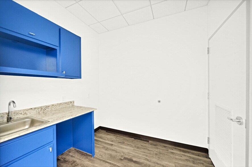 More Photos Of 12280 Broadway St, Pearland Office For Lease