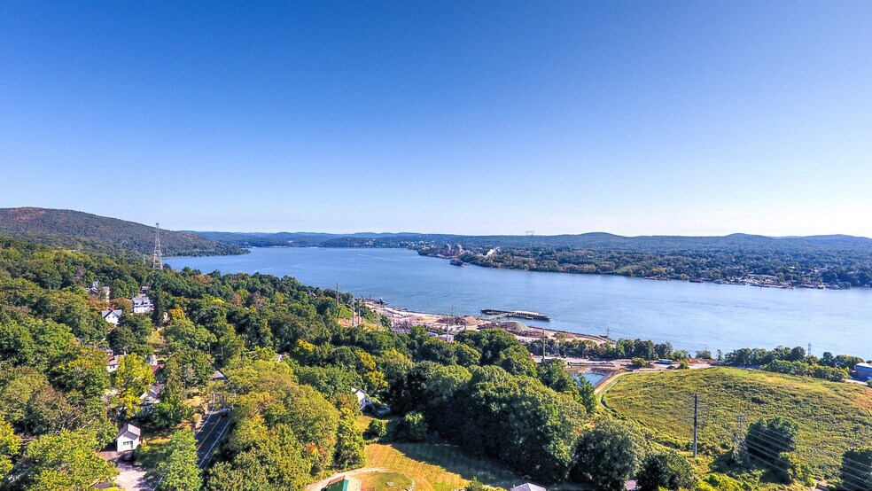 More Photos Of 337 N Liberty Dr, Tomkins Cove Restaurant For Sale