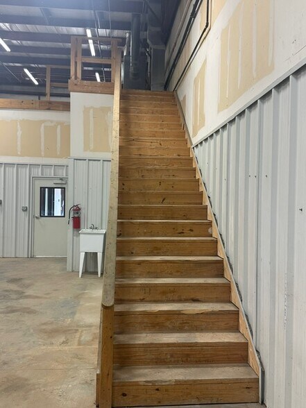 More Photos Of 100 Success Blvd, Dumas Flex For Lease