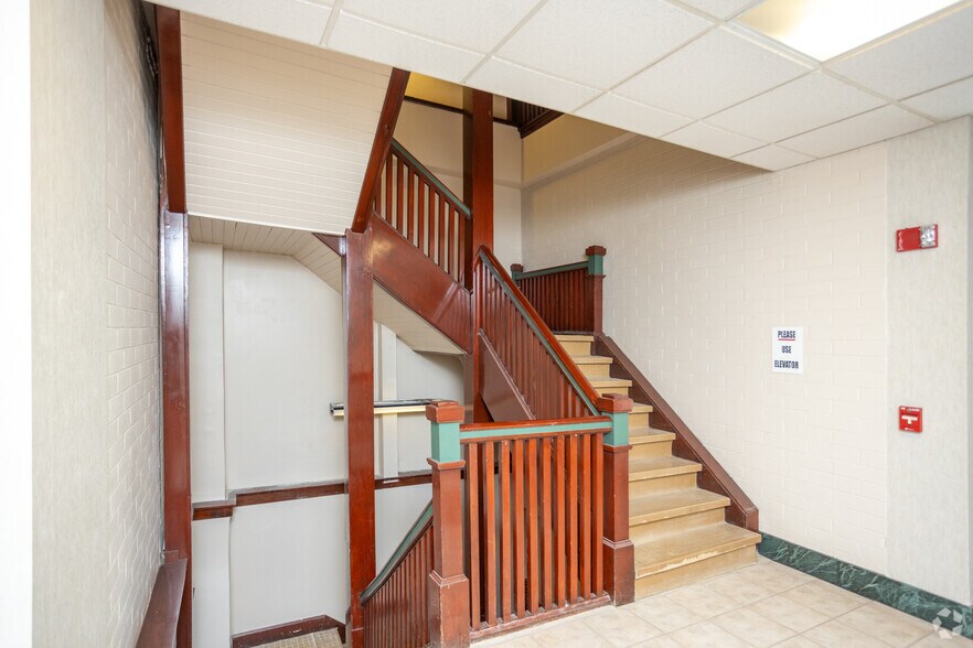 More Photos Of 205 W Market St, Lima Office For Sale