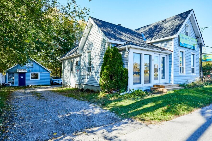 More Photos Of 562 Simcoe St S, Oshawa Storefront For Sale