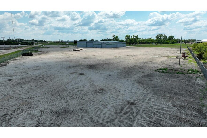 More Photos Of SE 241 SE 10 Ave, Great Bend Warehouse For Sale
