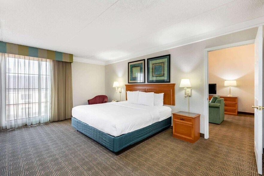 More Photos Of 7550 Remcon Cir, El Paso Hotel For Sale