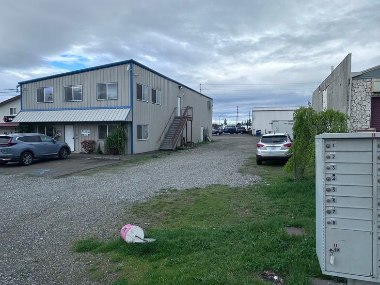 More Photos Of 2203 Queen St, Bellingham Flex For Lease