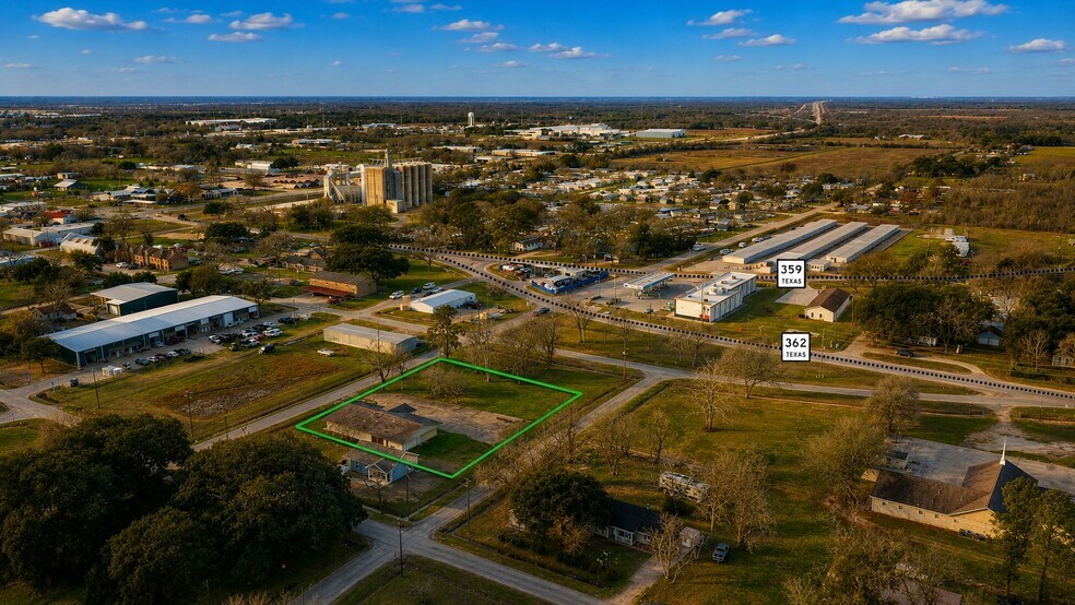 More Photos Of 4206 2nd 1/2 St, Brookshire Office For Sale