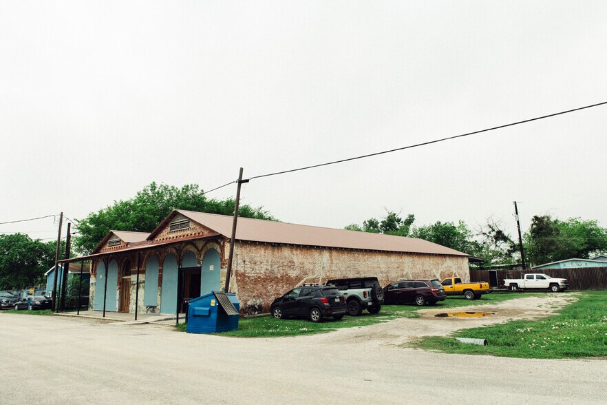 More Photos Of 75 Main St, Maxwell Warehouse For Lease