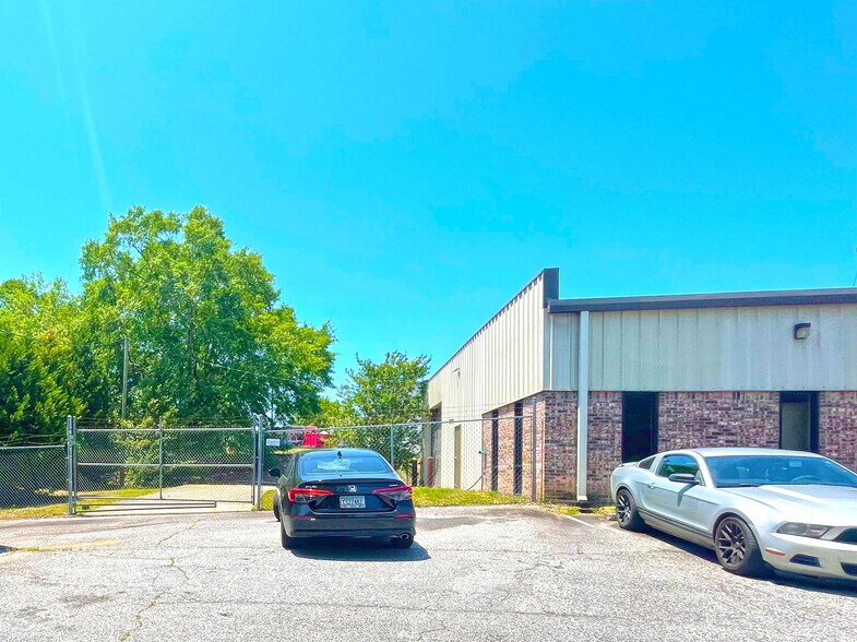 More Photos Of 6027 Business Park Dr, Columbus Flex For Lease