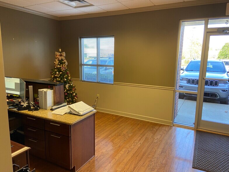 More Photos Of 256 Seaboard Ln, Franklin Medical For Sale