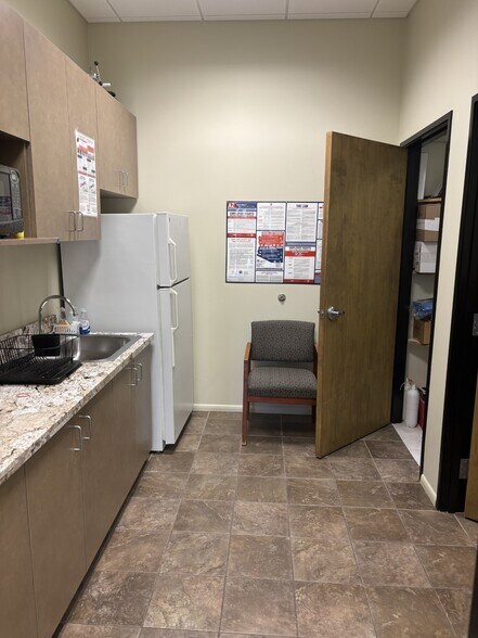 More Photos Of 2525 W Carefree Hwy, Phoenix Medical For Sale