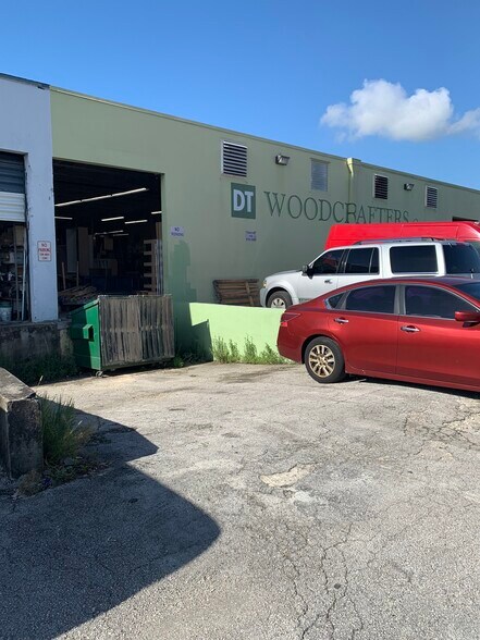 More Photos Of 1677 W 31st Pl, Hialeah Manufacturing For Lease