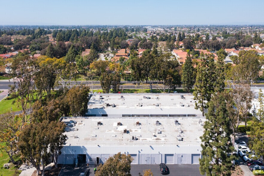 More Photos Of 12611 Hiddencreek Way, Cerritos Showroom For Lease