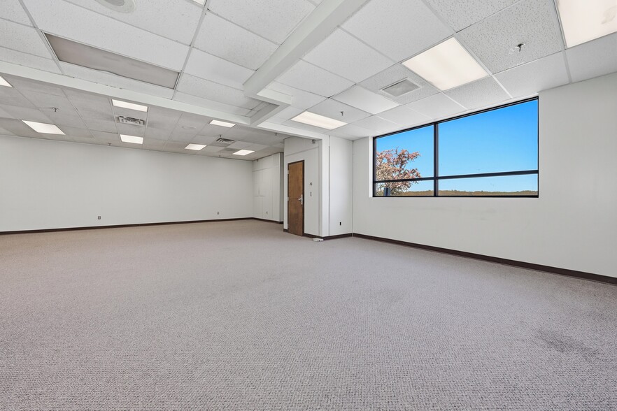 More Photos Of 562 Captain Neville Dr, Waterbury Manufacturing For Lease