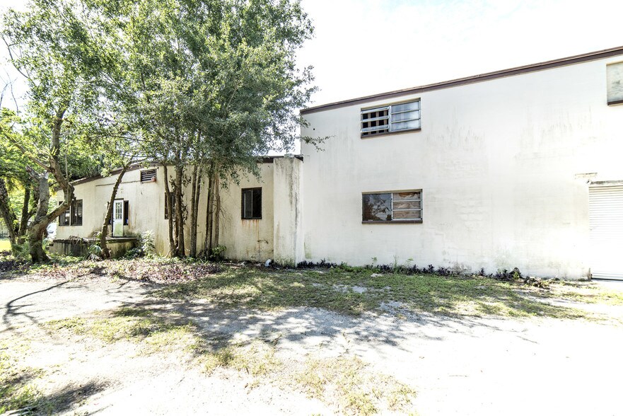 More Photos Of 4214 W Virginia Ave, Tampa Warehouse For Lease
