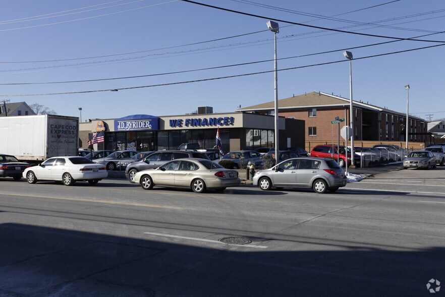 More Photos Of 615 Reservoir Ave, Cranston Auto Dealership For Lease