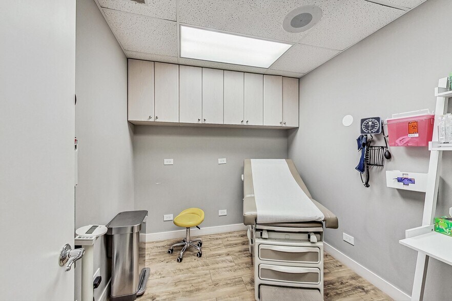 More Photos Of 2623 N Halsted St, Chicago Medical For Sale