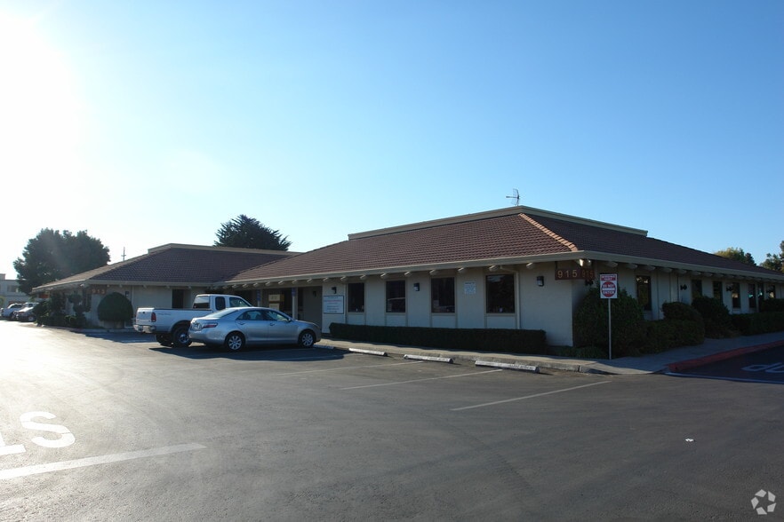More Photos Of 911-915 Blanco Cir, Salinas Office For Lease