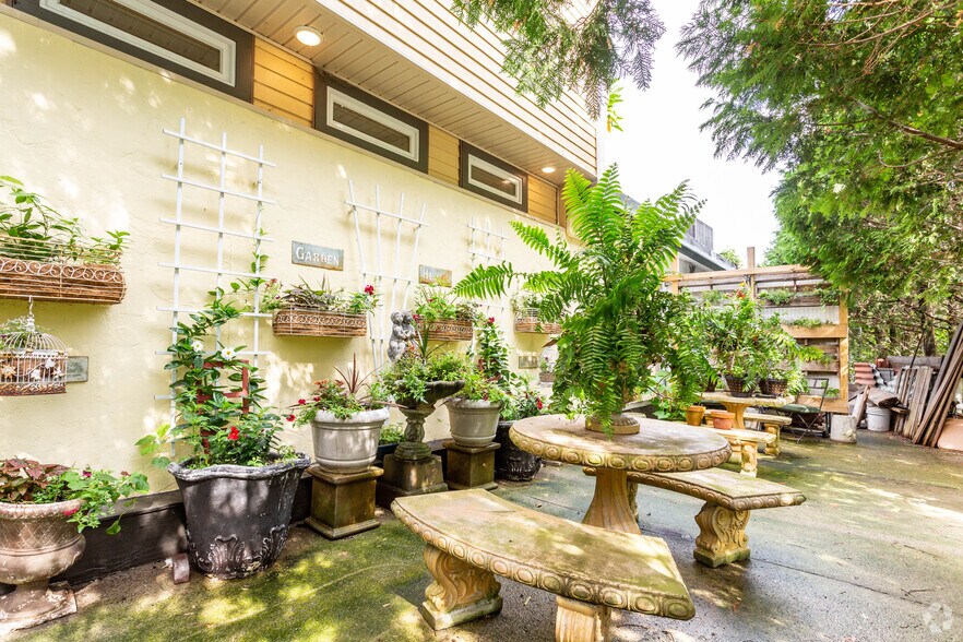 More Photos Of 26 Main St, Oneonta Restaurant For Sale