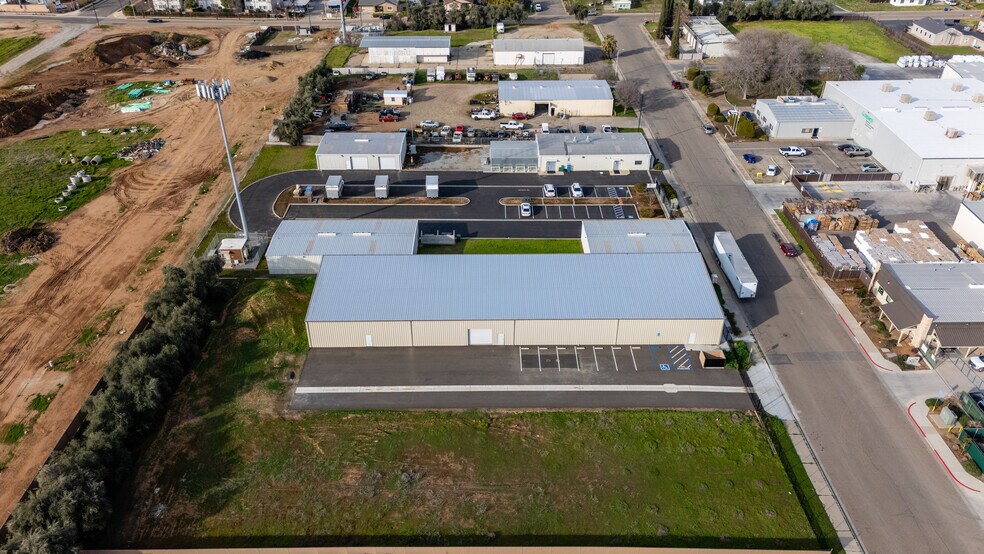 More Photos Of 405 S Acacia St, Woodlake Warehouse For Sale